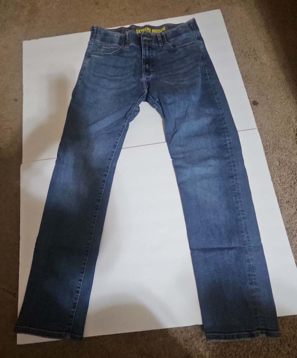 Lee Extreme Motion Slim Fit Straight Leg Size 32X32 Blue Jeans
